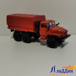Коллекционная модель Урал 4320 с тентом. Красный